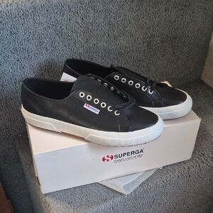 NWT Superga Men's Black and White Sneakers.Size 9.5m